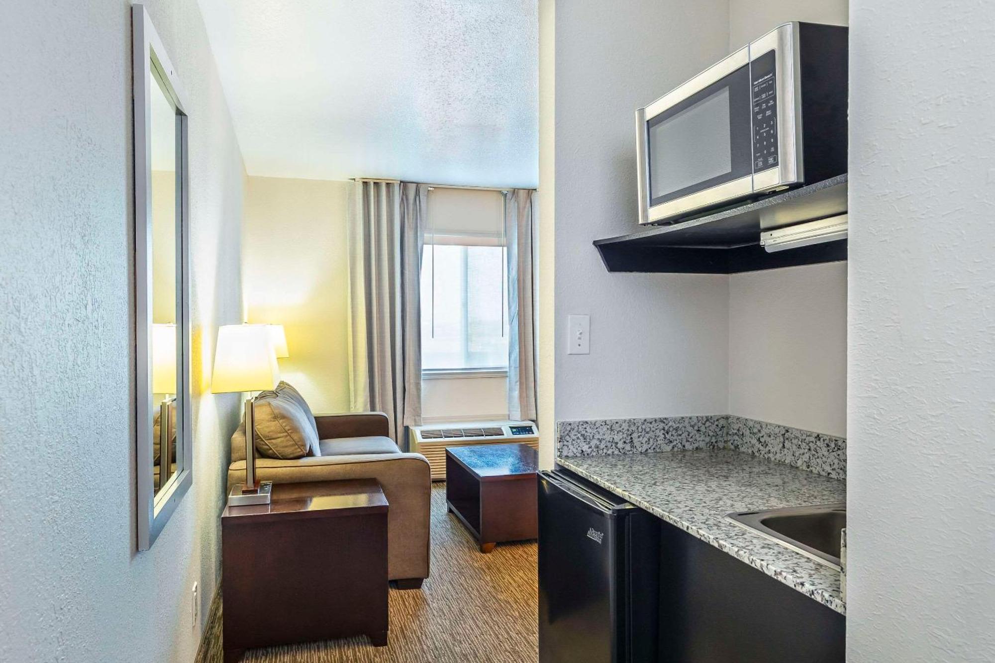 Comfort Inn & Suites Yorkton Exterior photo