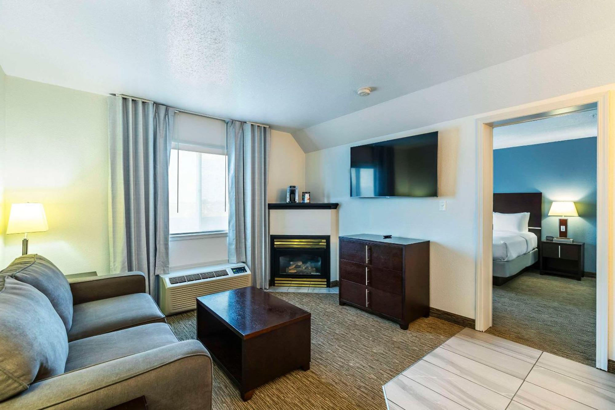Comfort Inn & Suites Yorkton Exterior photo