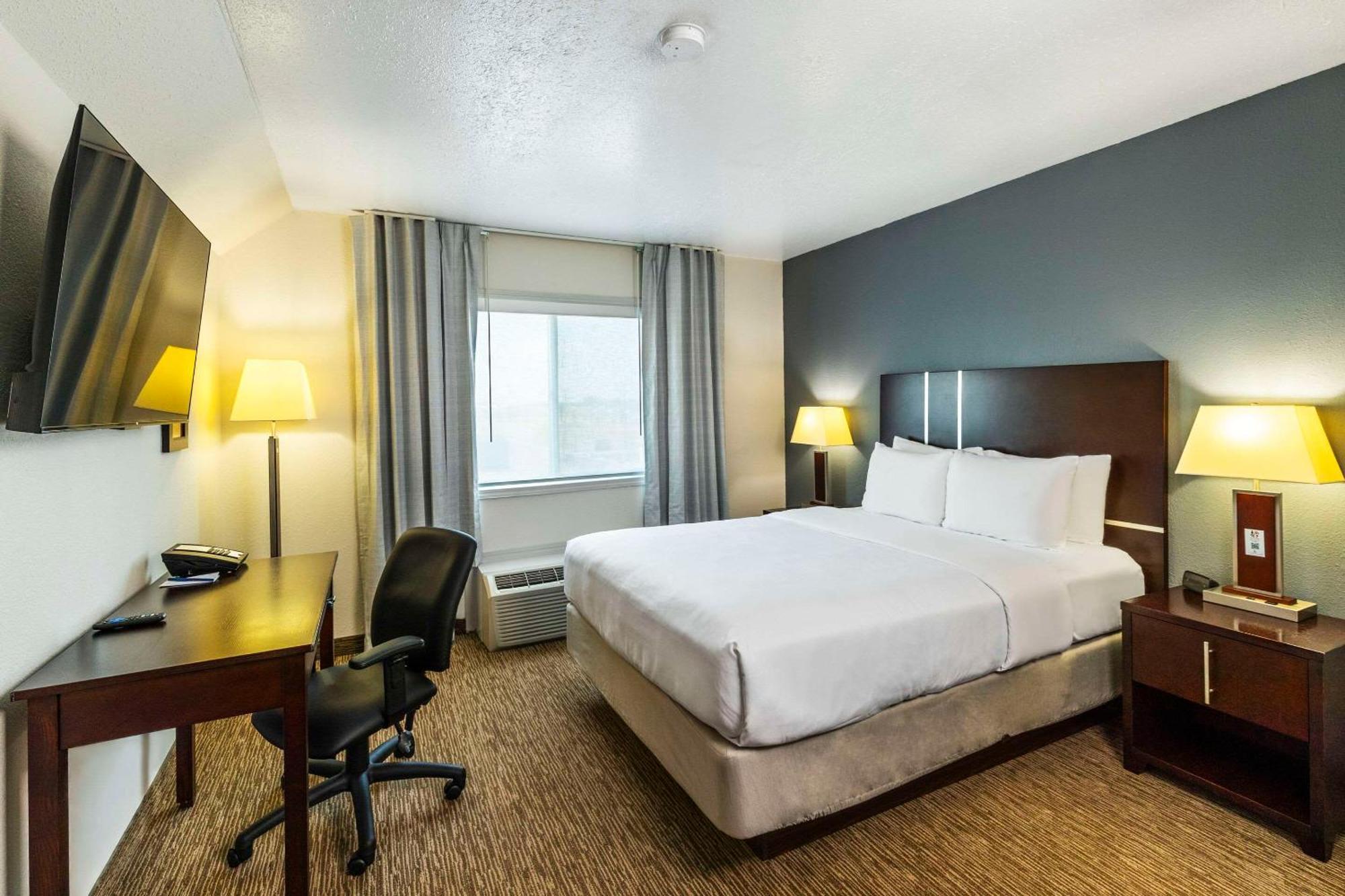 Comfort Inn & Suites Yorkton Exterior photo
