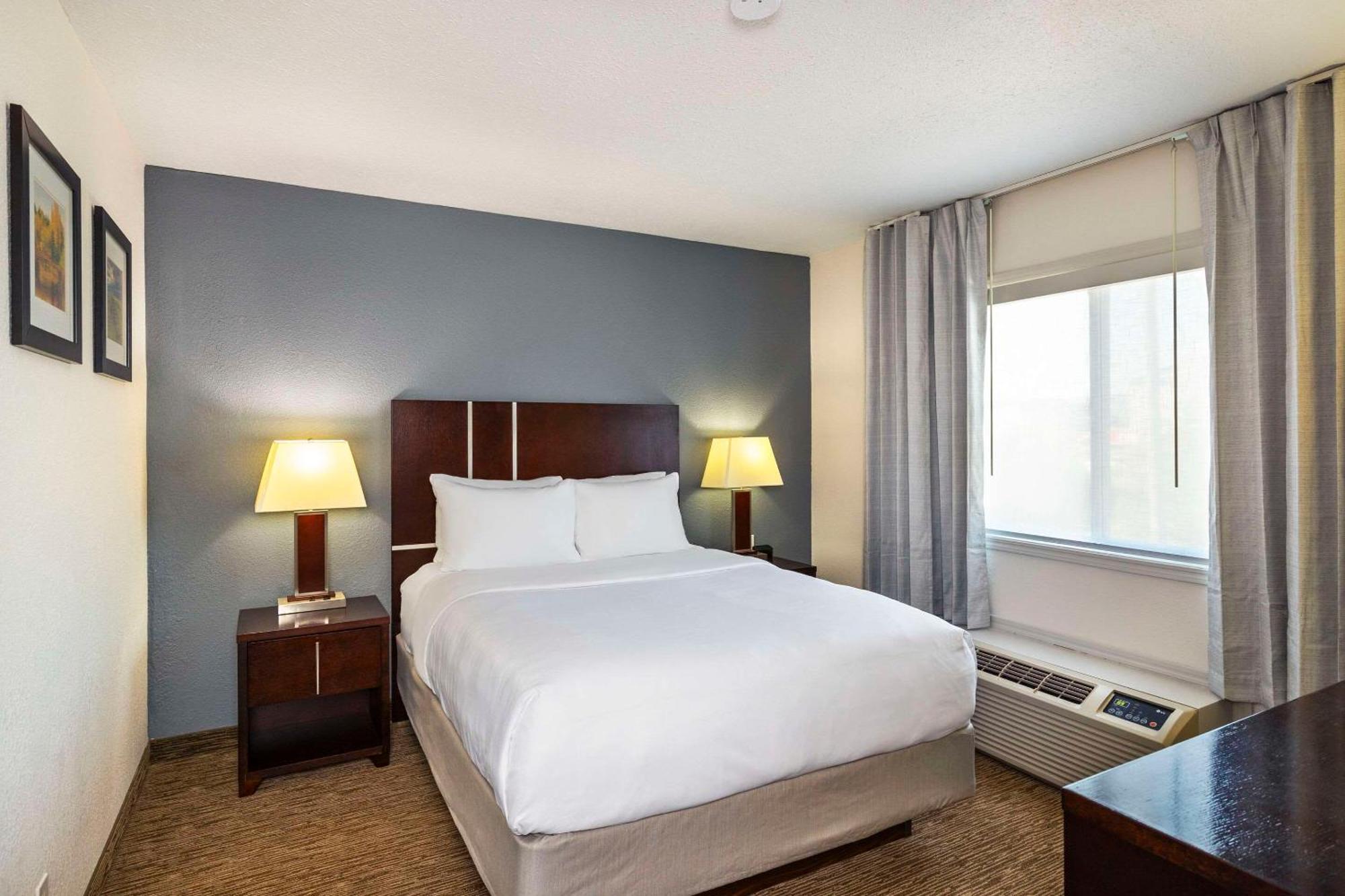 Comfort Inn & Suites Yorkton Exterior photo