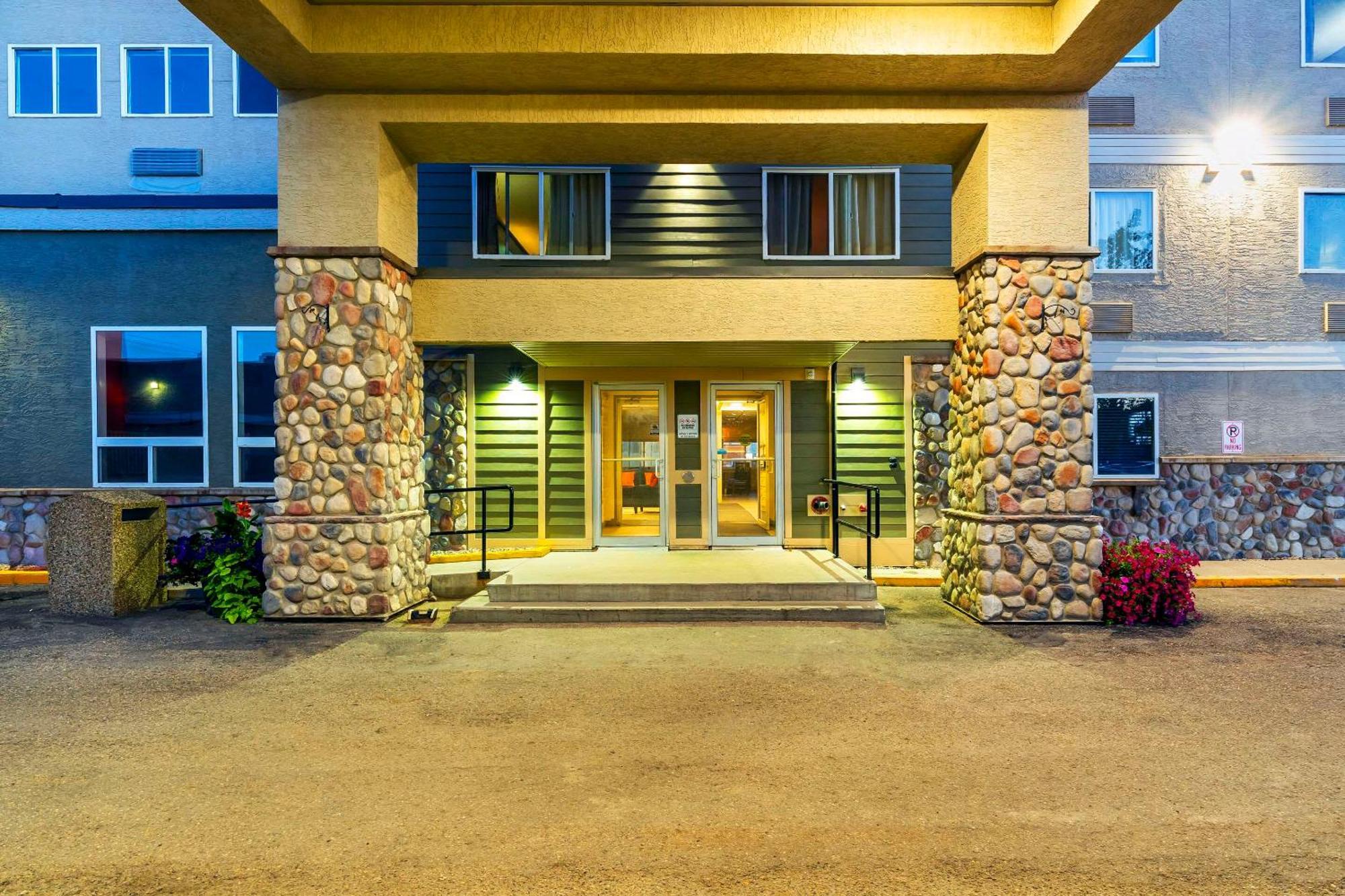 Comfort Inn & Suites Yorkton Exterior photo