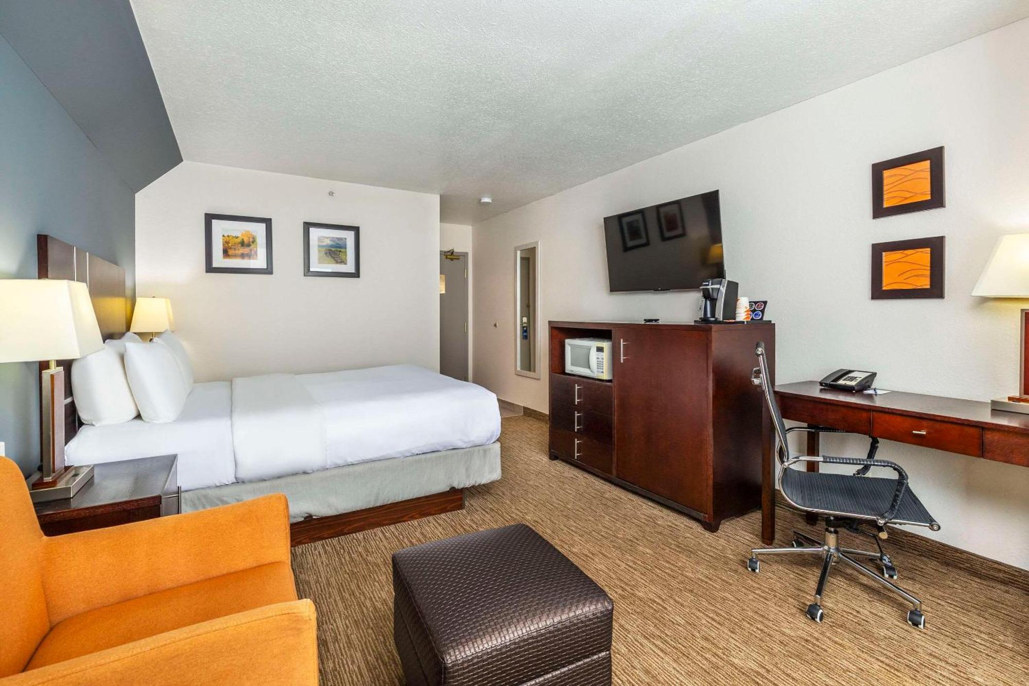 Comfort Inn & Suites Yorkton Exterior photo