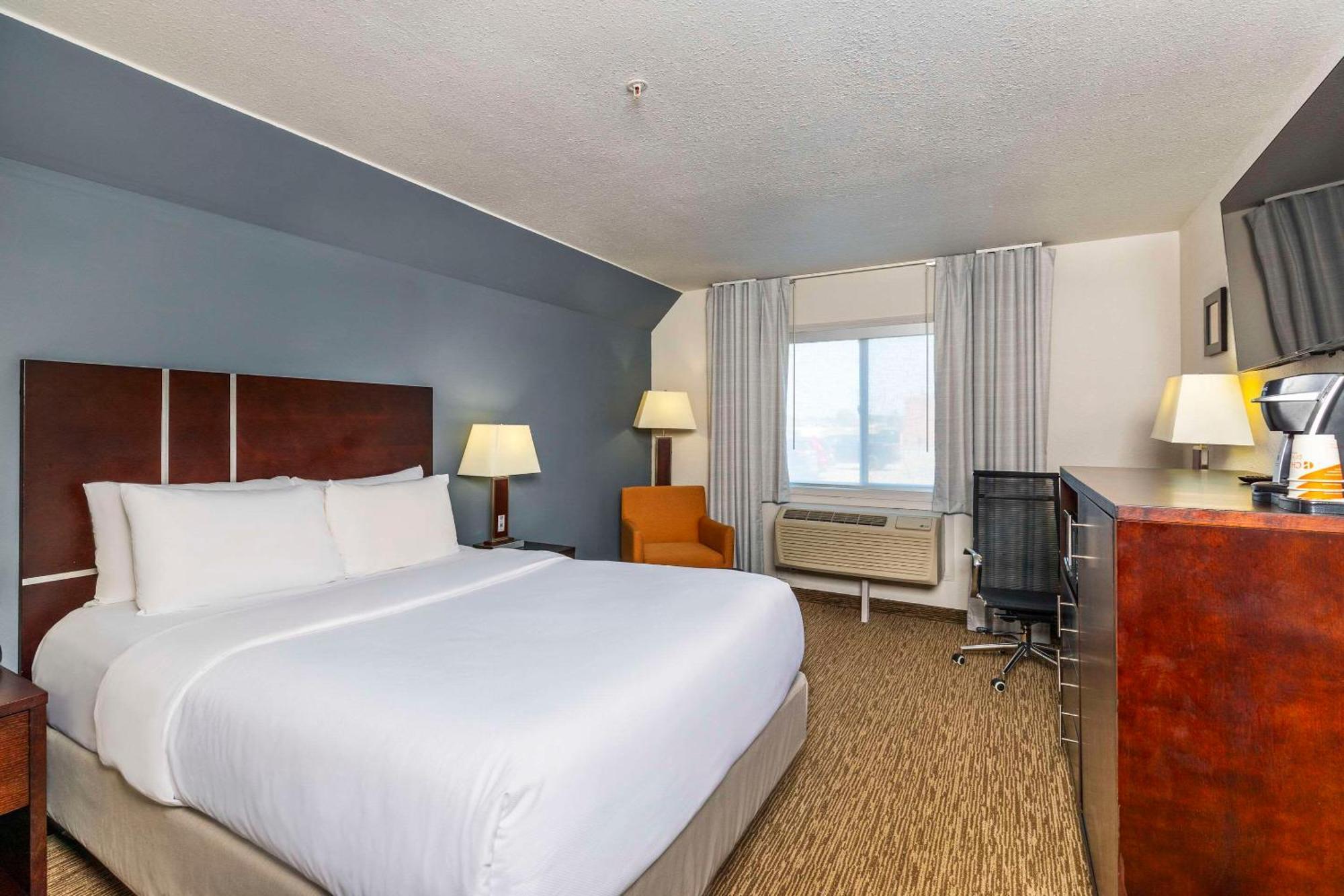 Comfort Inn & Suites Yorkton Exterior photo